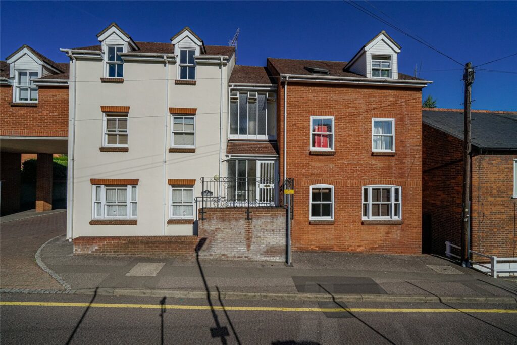 Cavalier Court Image