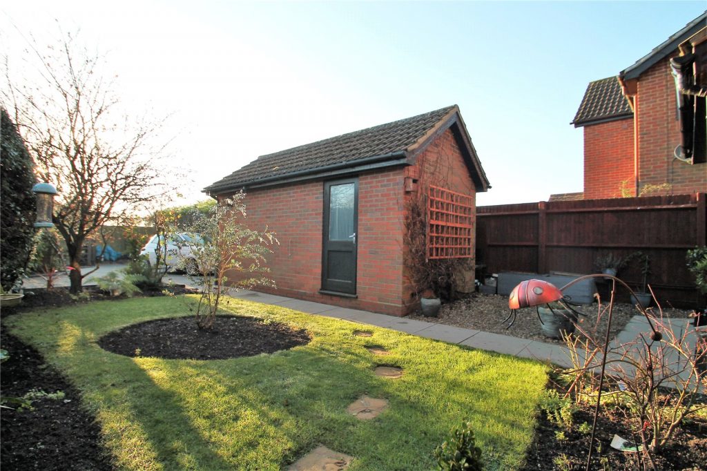 Leighton Road, Northall