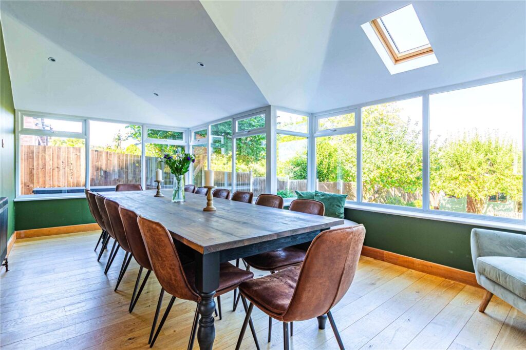 Carrington Avenue, Borehamwood