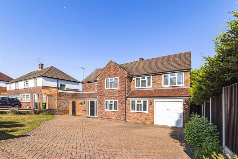 Carrington Avenue, Borehamwood