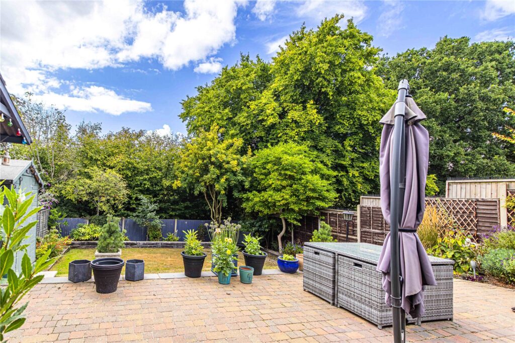 Holywell Road, Studham