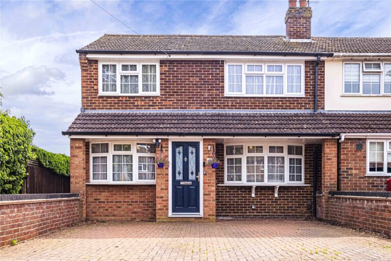 Curtis Road, Leverstock Green