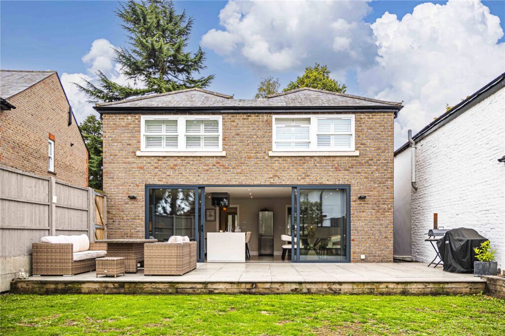 Leverstock Green Road Image