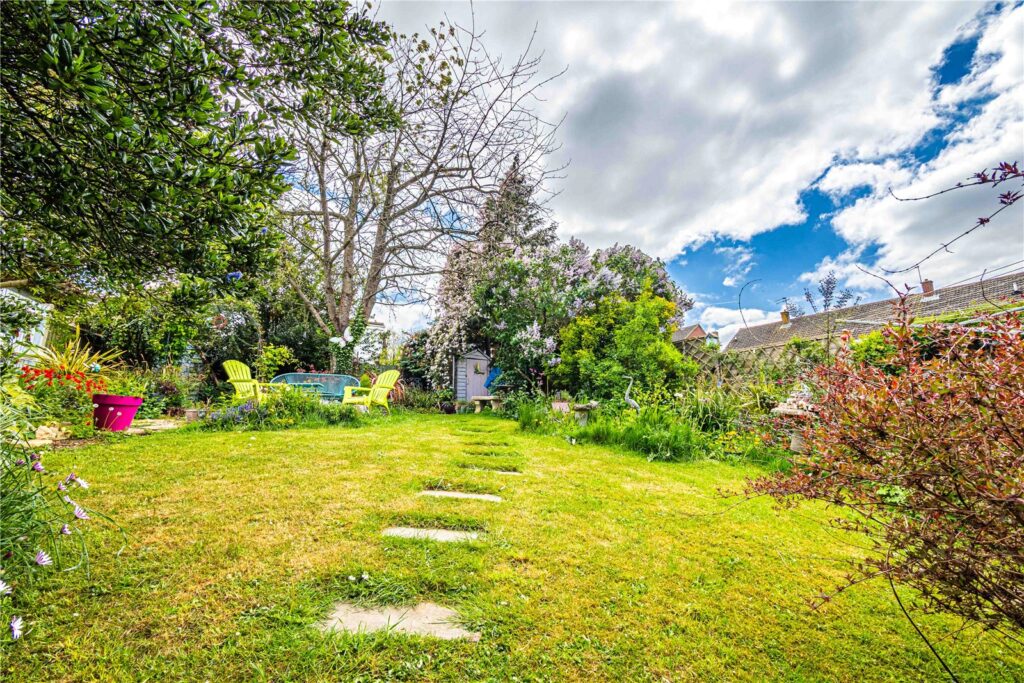 Wootton Drive, Grovehill