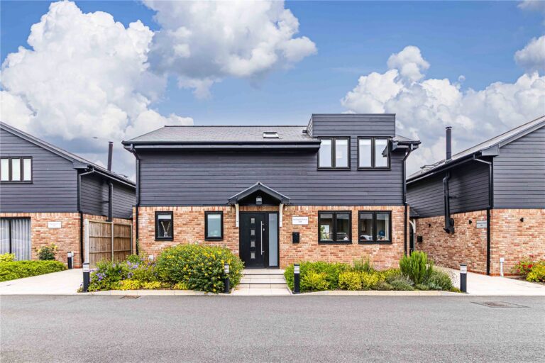 Dunstable Road, Tilsworth