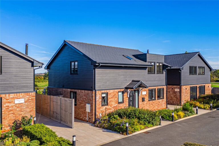 Dunstable Road, Tilsworth