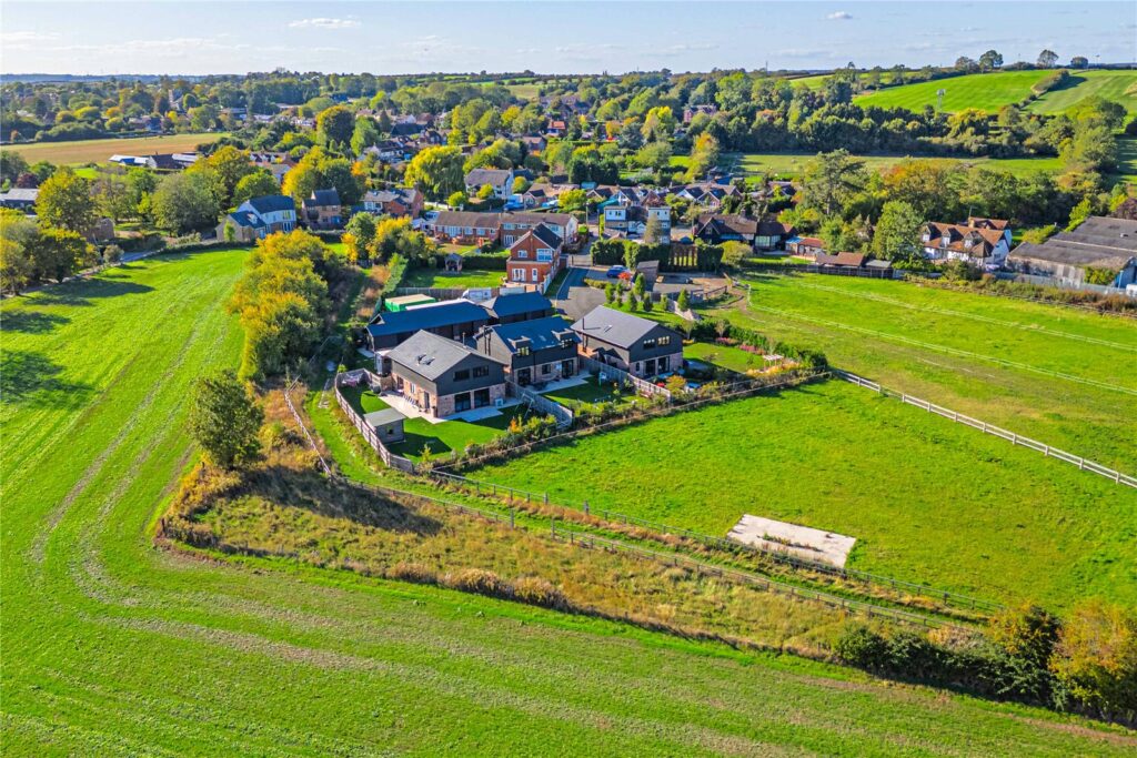 Dunstable Road, Tilsworth