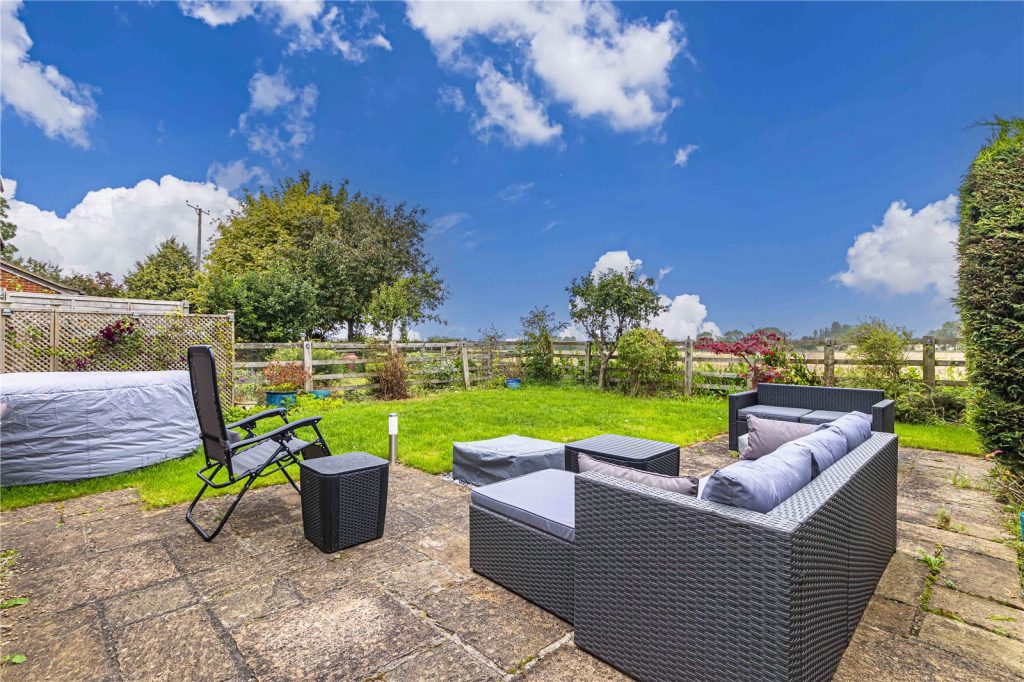Knolls View, Leighton Road