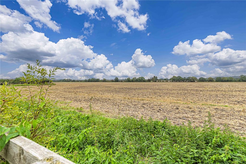 Knolls View, Leighton Road