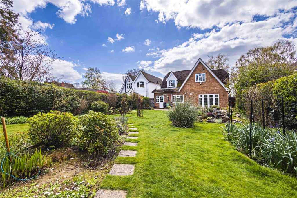 Holywell Road, Studham