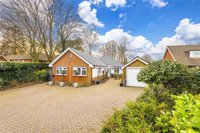 Oakway, Studham
