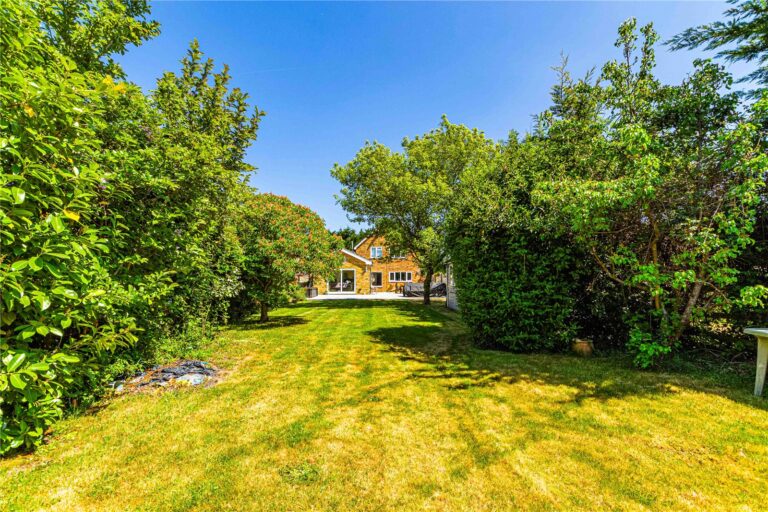 Leighton Road, Northall