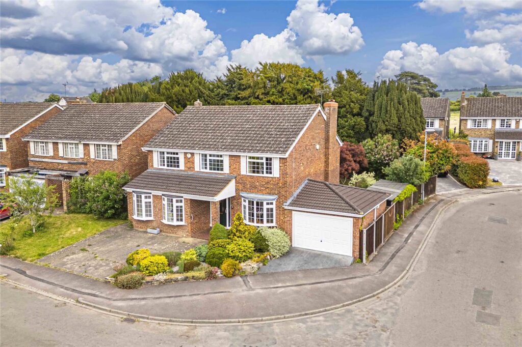 Yew Tree Close Image