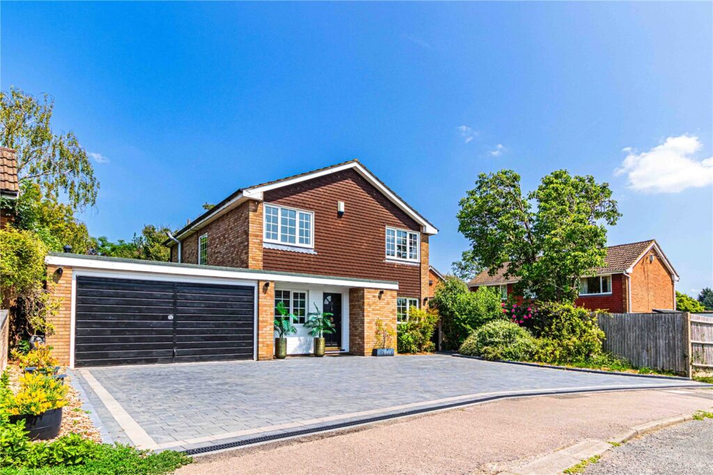 St. Anthonys Avenue Image