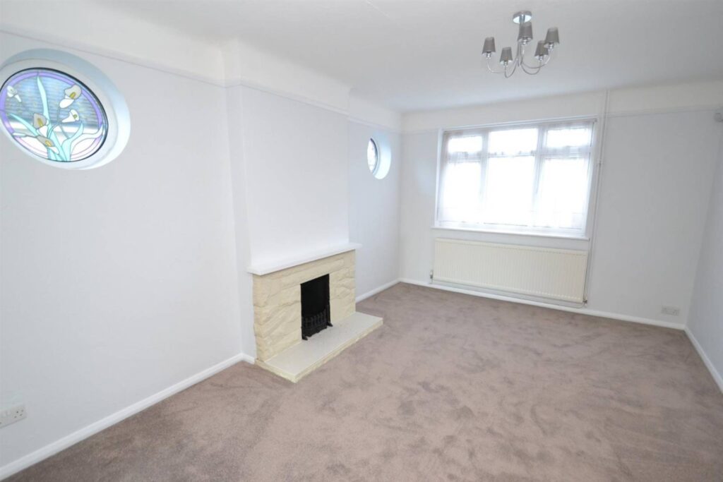 Goodyers Avenue, Radlett