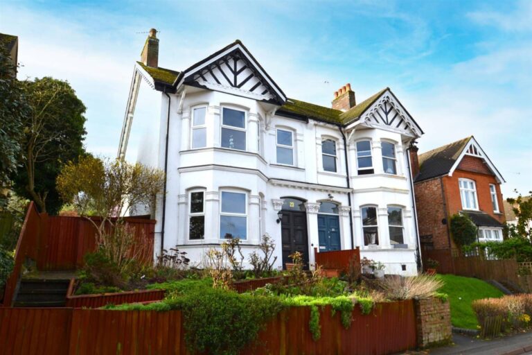 Aldenham Road, Radlett