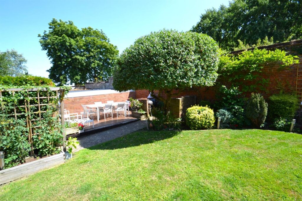 Elstree Hill North, Elstree