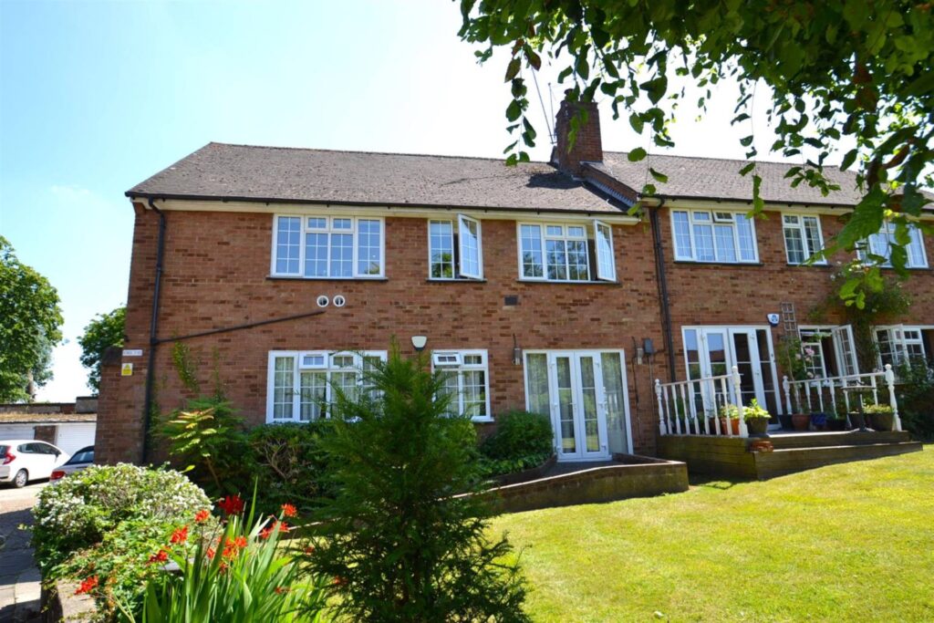 Elstree Hill North, Elstree
