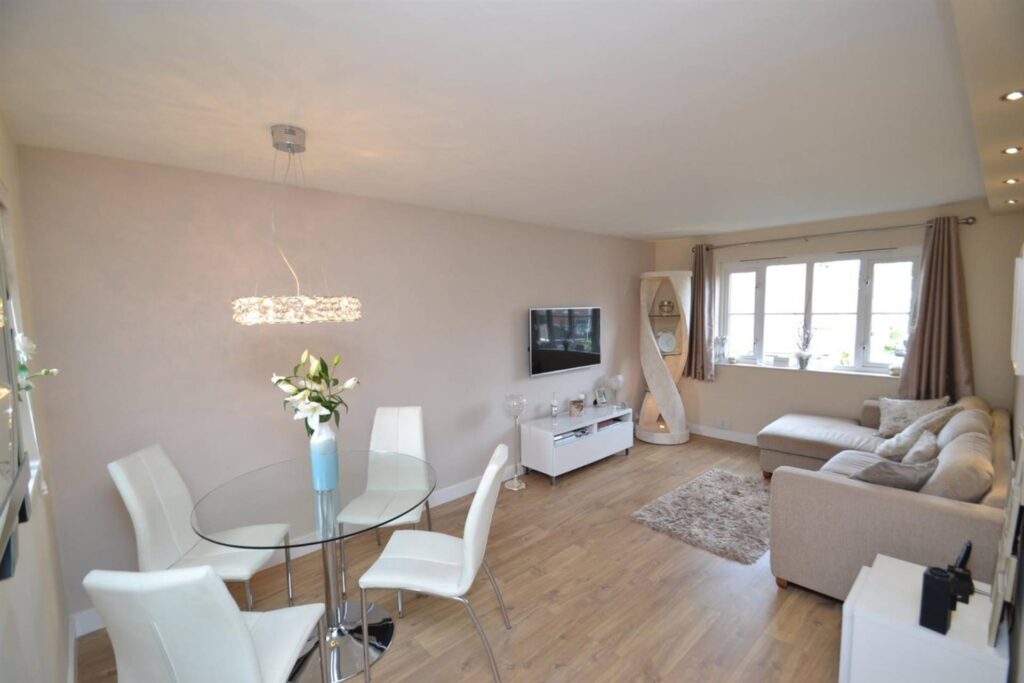 Kensington Way, Borehamwood