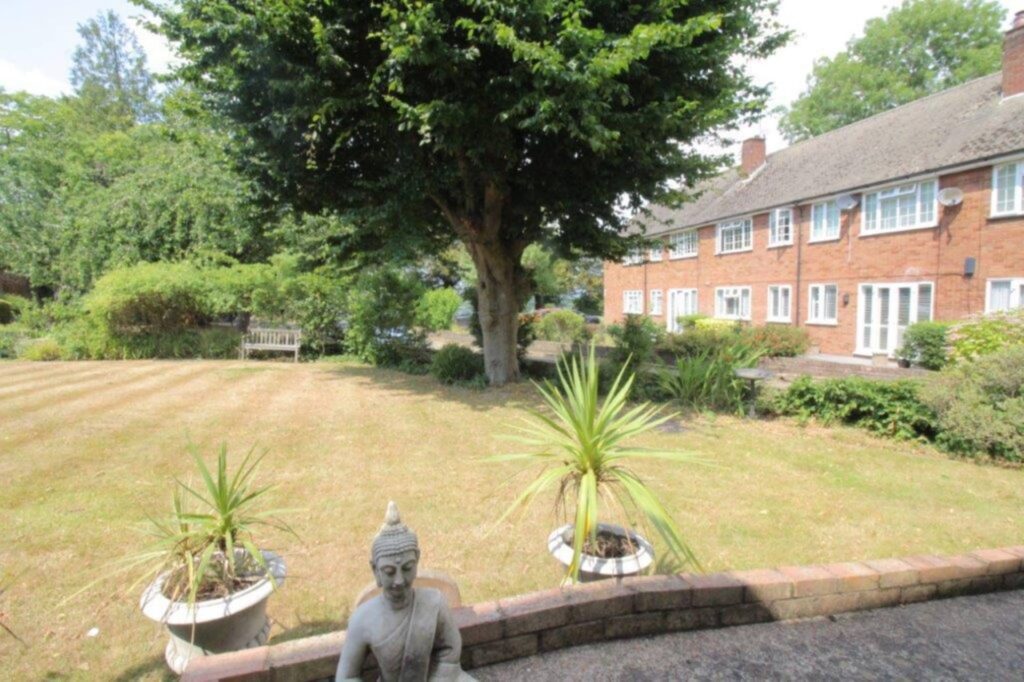 The Bartons, Elstree Hill North