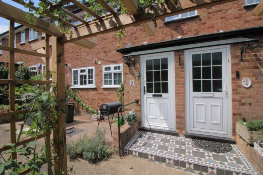 The Bartons, Elstree Hill North