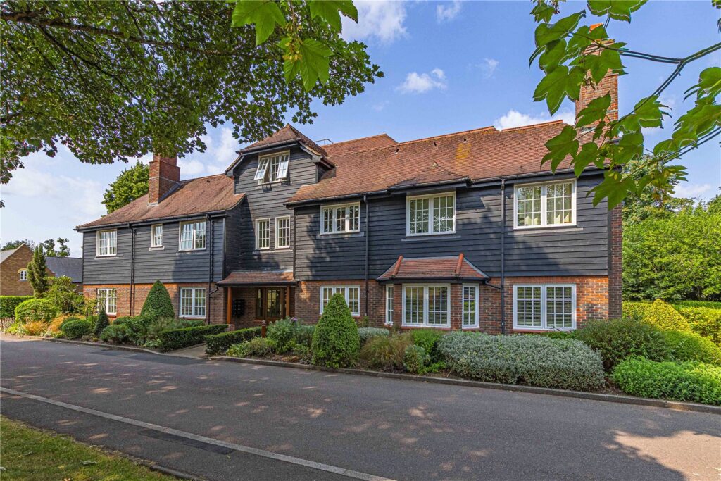 Wall Hall Drive Image