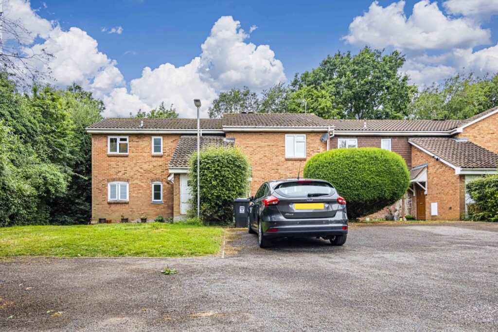 Hales Park Close Image